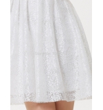 Белое кружевное платье с вырезом на спине