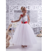 Праздничное детское платье с украшением на лифе