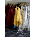 Желтое шифоновое платье со стразами