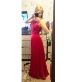 Яркое красное платье из шифона, атласа и кружева