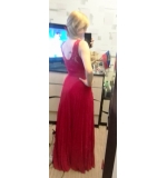 Яркое красное платье из шифона, атласа и кружева