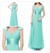 Нежно-голубое вечернее платье с блестками