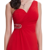 Ярко-красное платье на одно плечо с бусинами