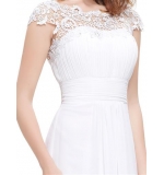 Платье нежного белого цвета с кружевным верхом