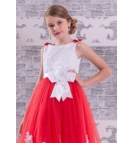 Праздничное детское платье с бантом на лифе