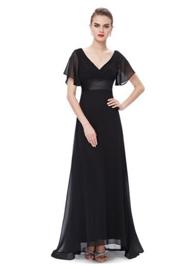 Длинное  черное платье с коротким рукавом