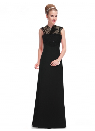 Черное длинное платье с кружевными вставками