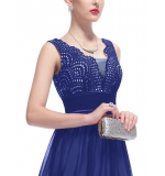Элегантное синее платье с блестками