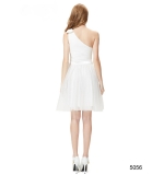 Воздушное белое платье на одно плечо