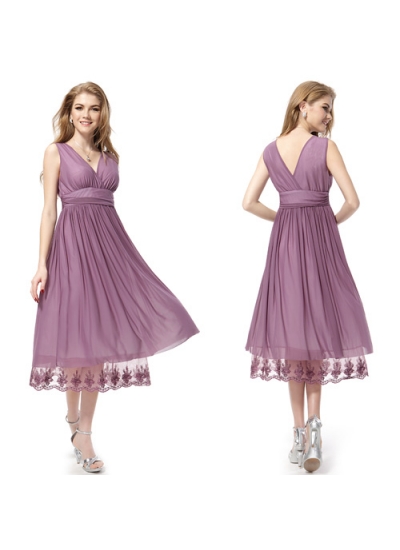 Платье с двойным V-образным вырезом и кружевом